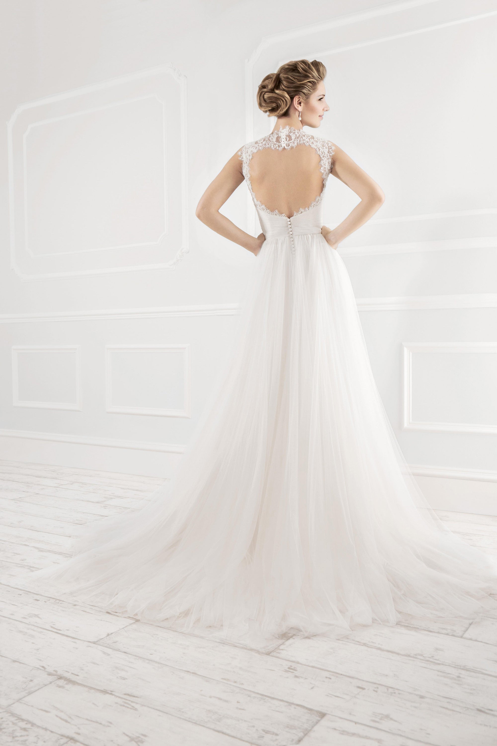 Ellis Bridal 19033